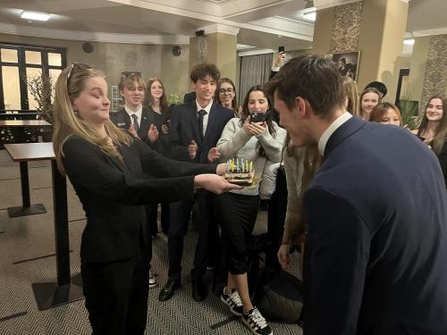 Student Václav Ježek oslavil v hotelu Jalta 16.narozeniny_