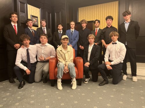 Zpěvačka a herečka Bára Poláková se studenty chebského gymnázia